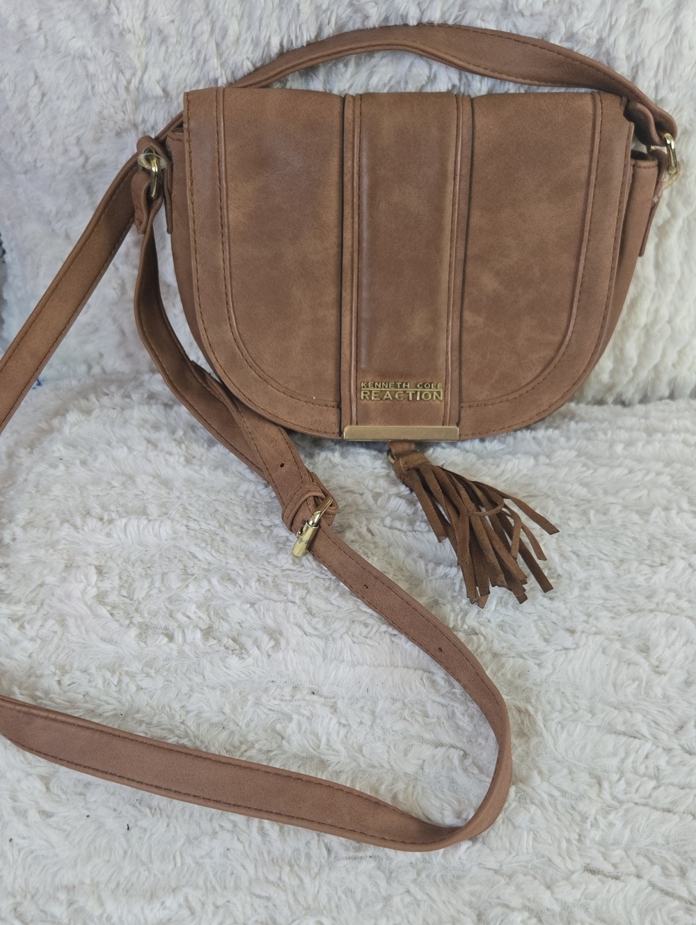 Kenneth Cole Reaction Saddle Crossbody Bag in Tan